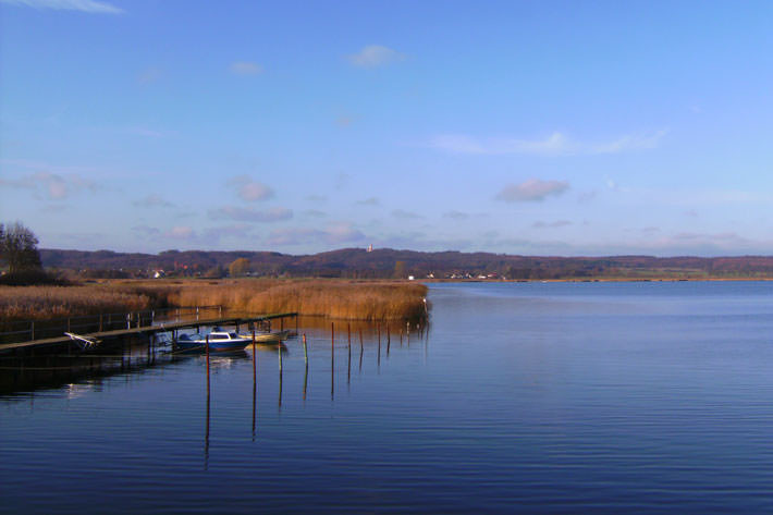 Neuensiener See und Jagdschloss in Seedorf auf Rügen Blick auf den Neuensiener See und das Jagdschloss in Seedorf auf Rügen